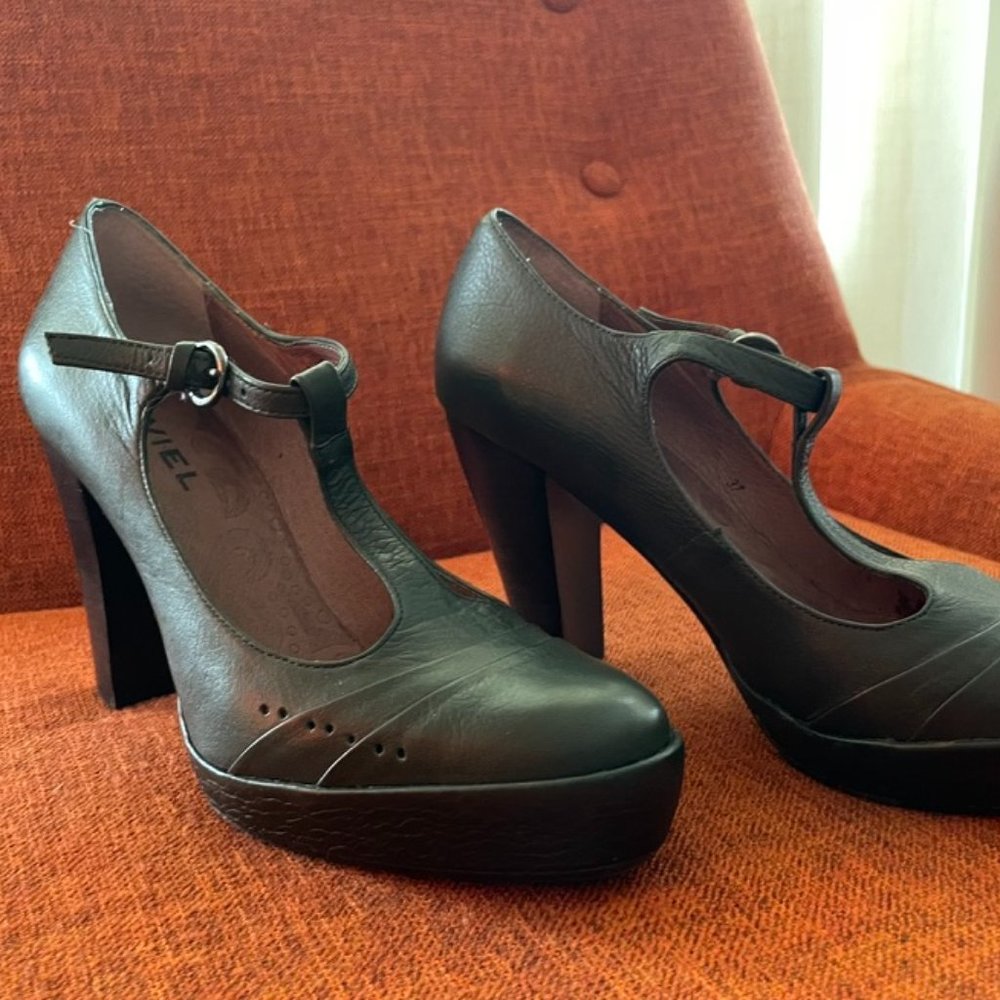 Biviel Green Leather T-strap Heels - Size 37 - Picture 6 of 10